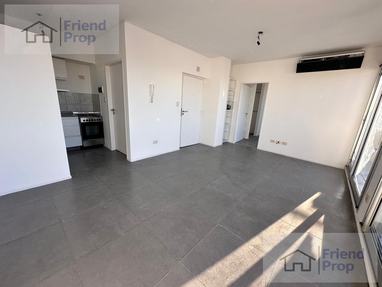 Foto de 2 ambientes con baño en suite y toilette - gran balcón terraza de 20 m2, imagen 2