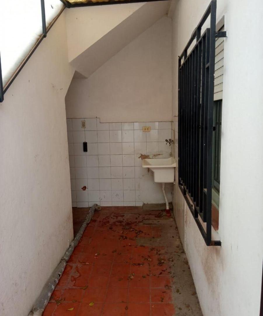 Foto de Casa de dos dormitorios al frente con patio y terraza, imagen 3