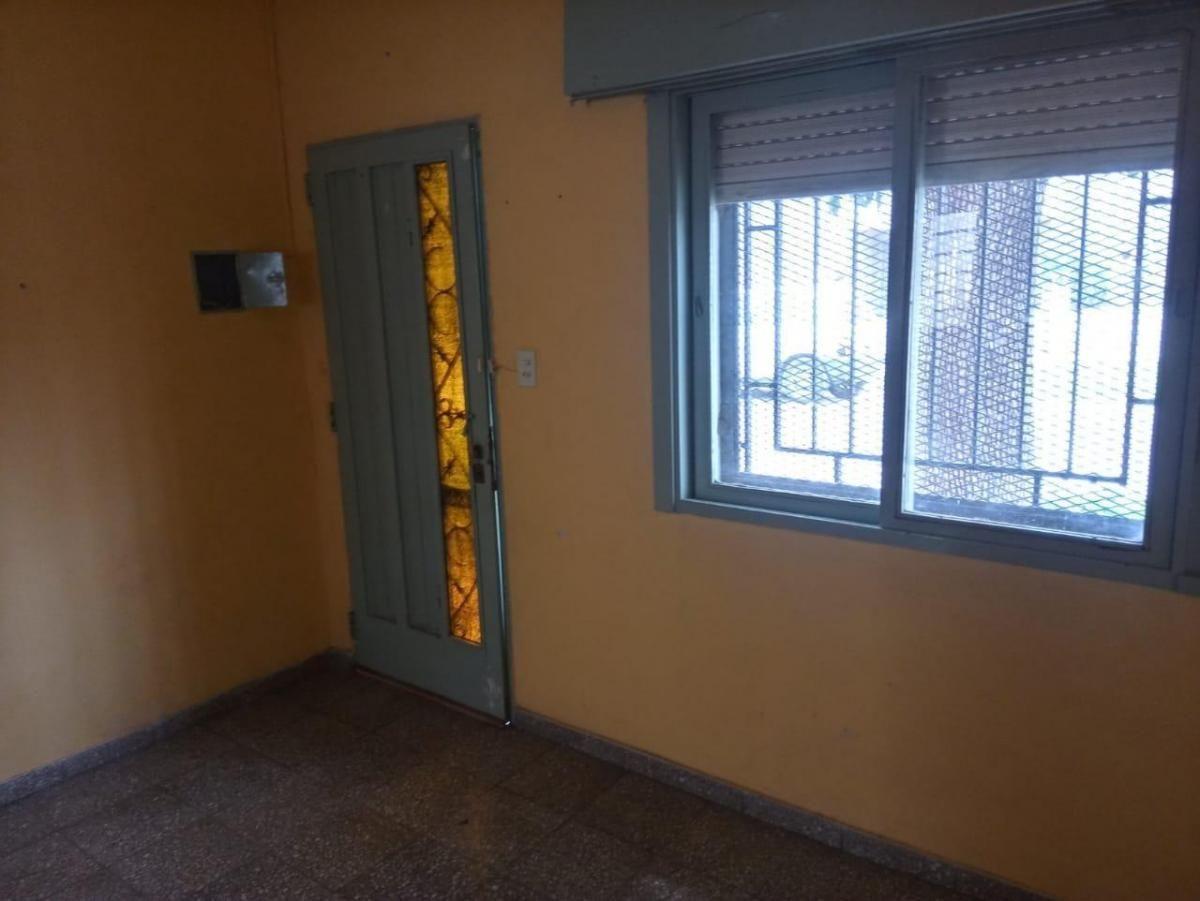 Foto de Casa de dos dormitorios al frente con patio y terraza, imagen 1
