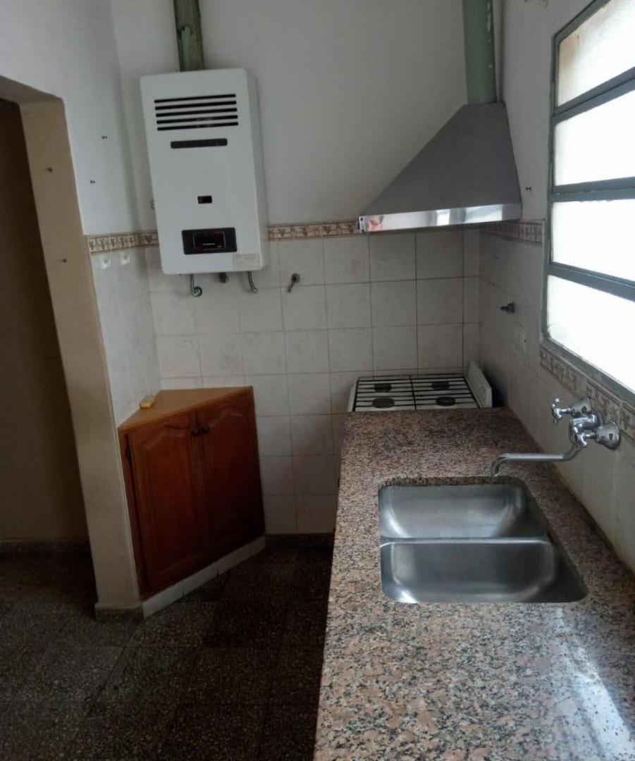 Foto de Casa de dos dormitorios al frente con patio y terraza, imagen 5