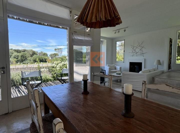 Casa en Venta en zona Punta Piedras 3