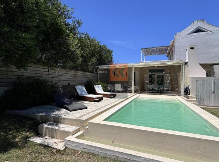 Casa en Venta en zona Punta Piedras 1