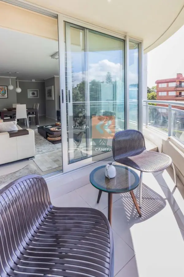 Departamento de tres dormitorios en venta con excelente ubicación 3