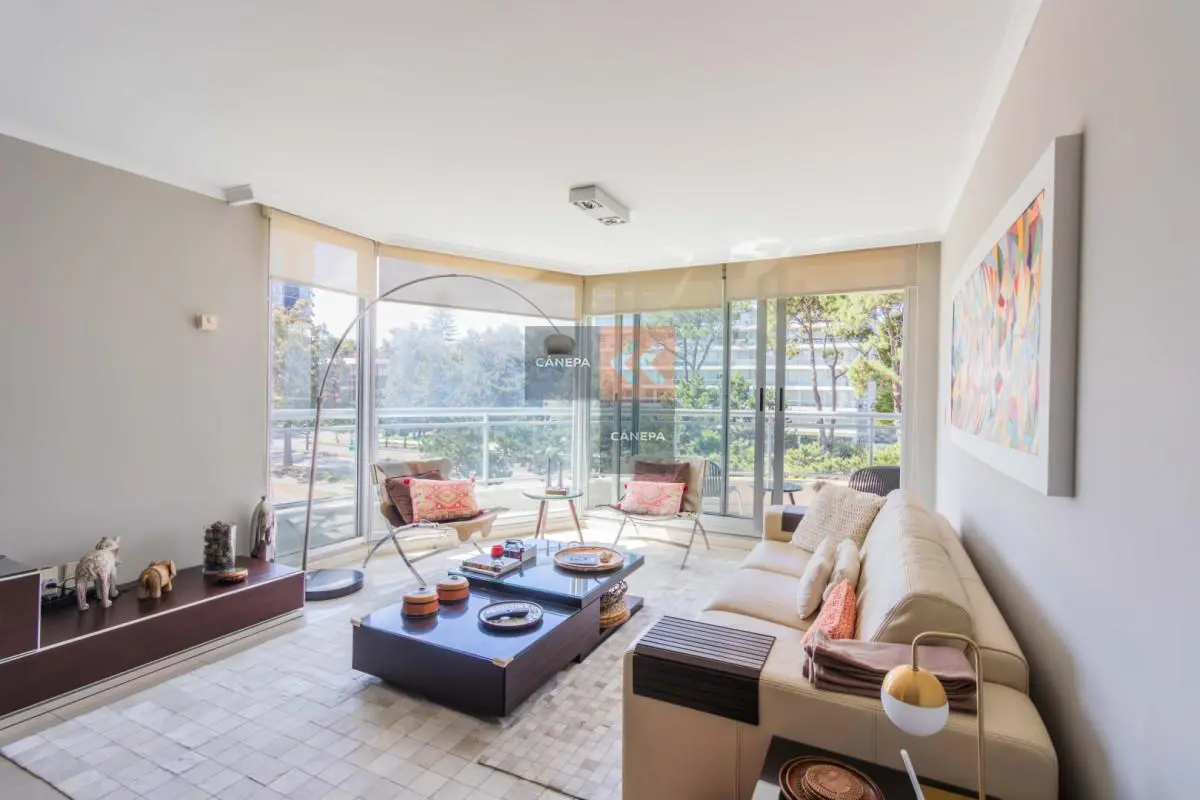 Departamento de tres dormitorios en venta con excelente ubicación 2