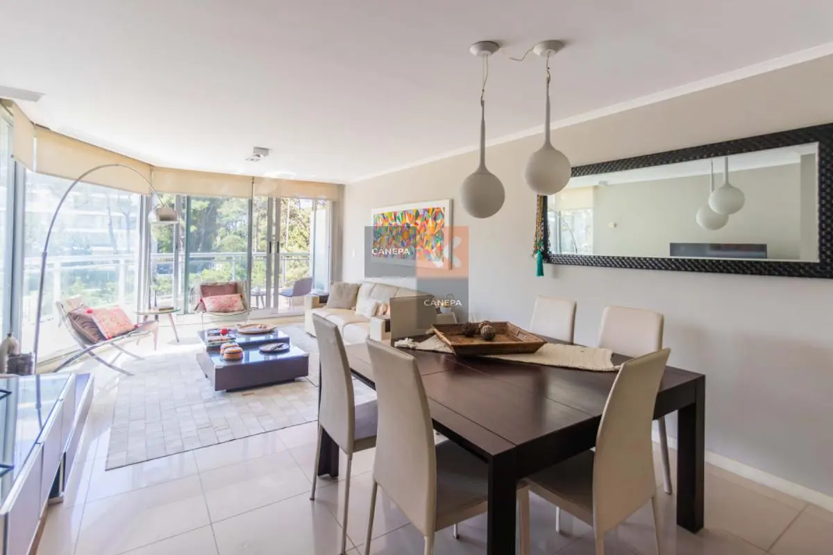 Departamento de tres dormitorios en venta con excelente ubicación 1