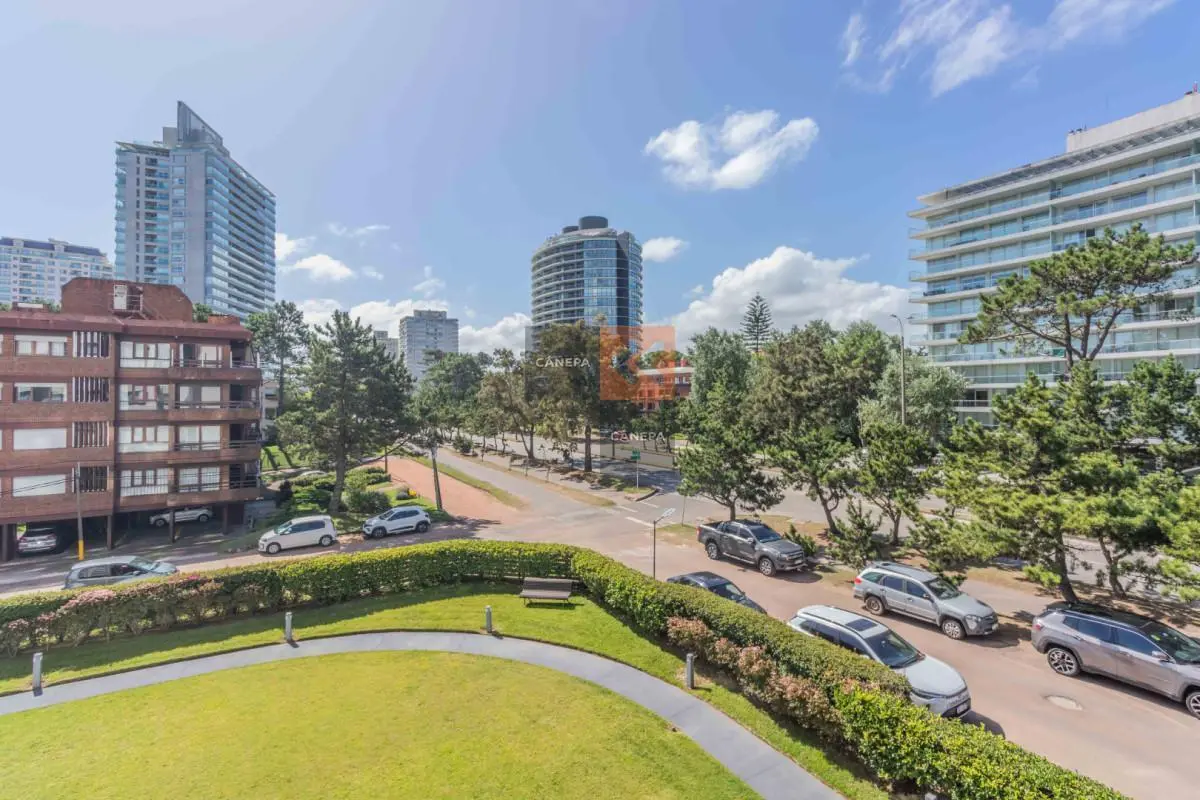 Departamento de tres dormitorios en venta con excelente ubicación 4