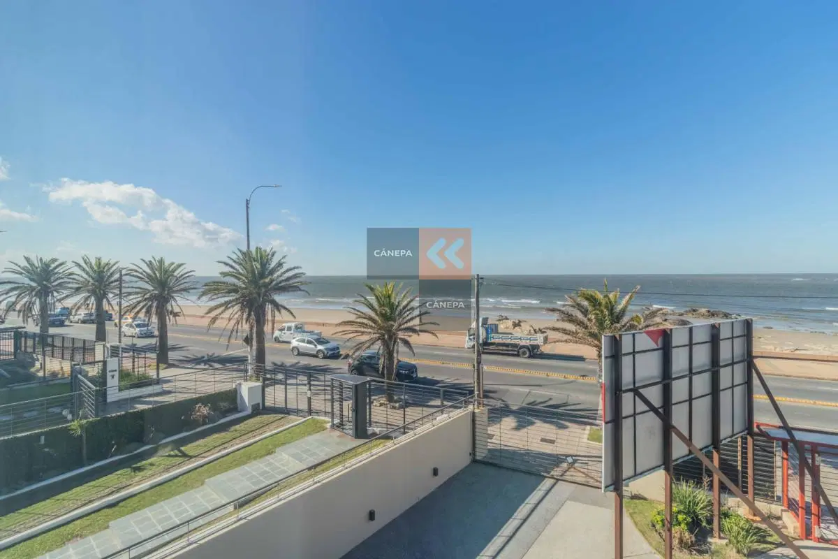 Venta apartamento de 2 dormitorios en Carrasco Sur 2