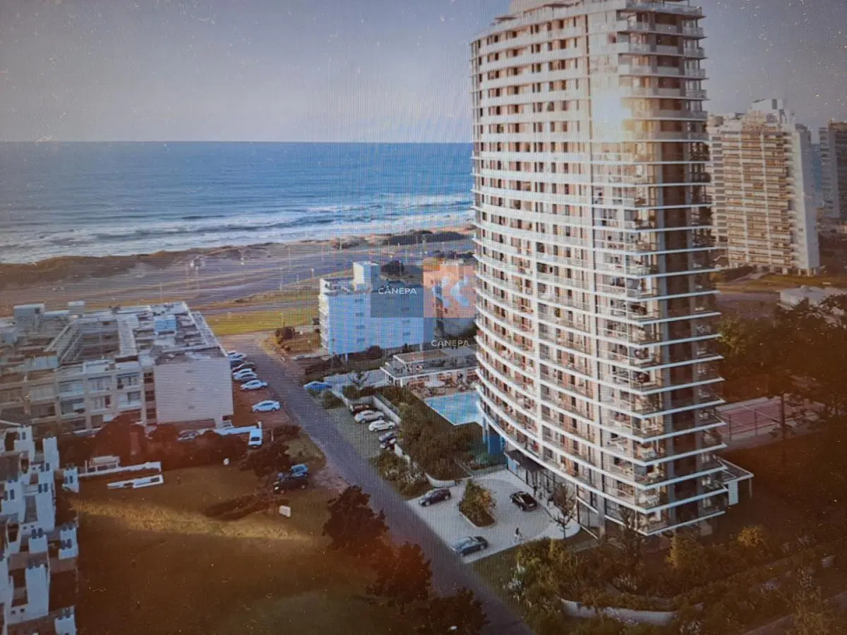 Apartamento de 2 dormitorios en venta con vista al mar 1