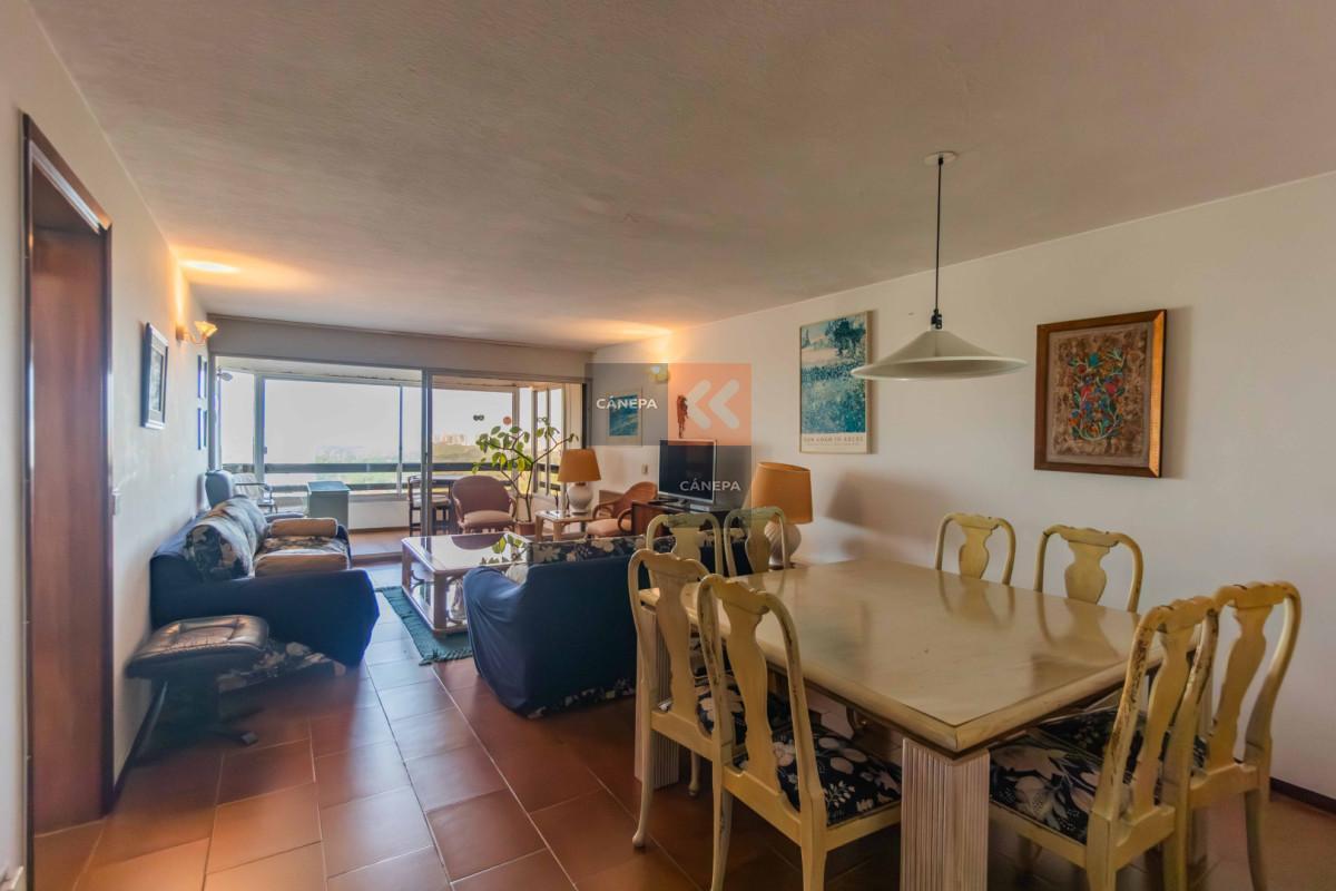 Apartamento sobre Roosevelt en piso alto