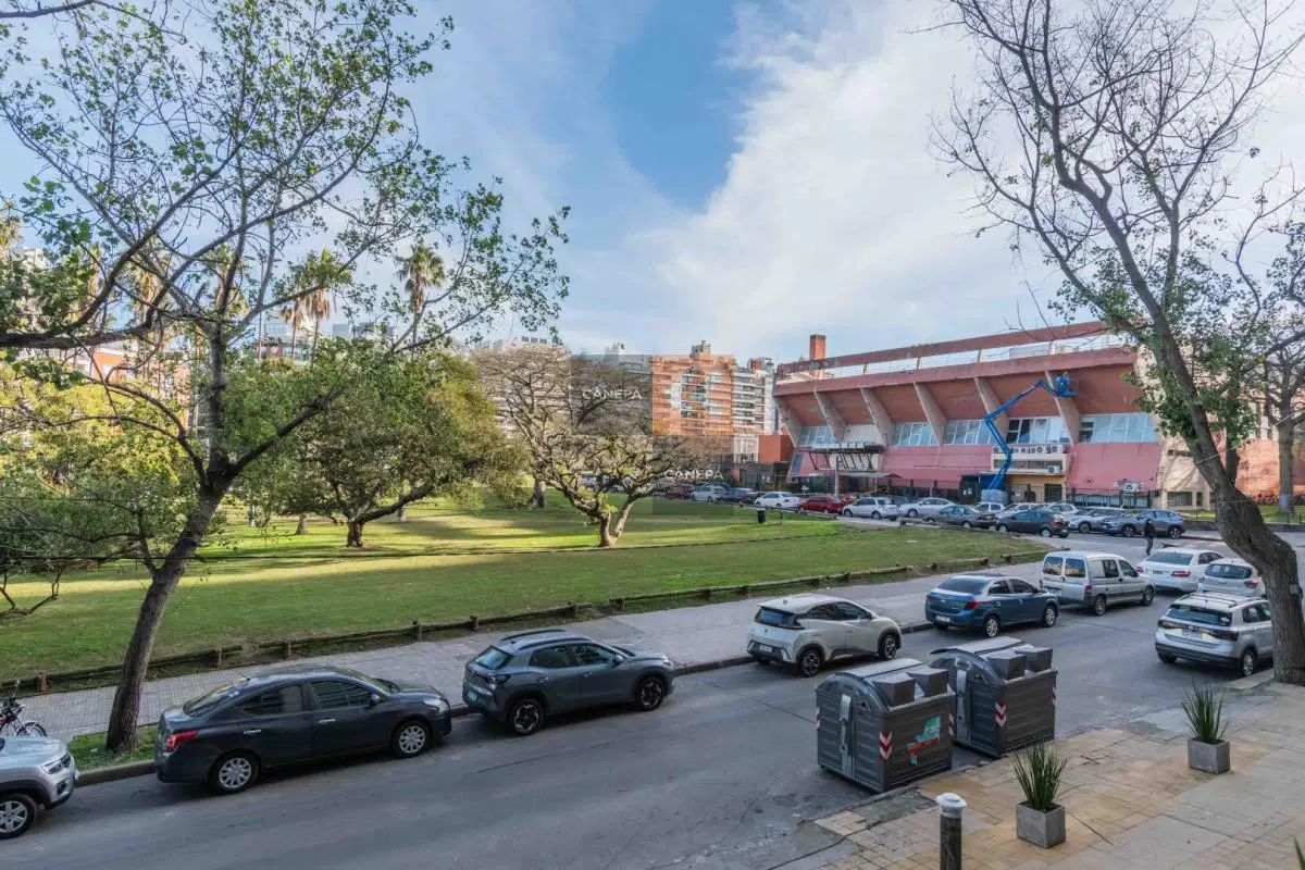 Venta apartamento de 3 dormitorios + patio con parrillero en Punta Carretas 3