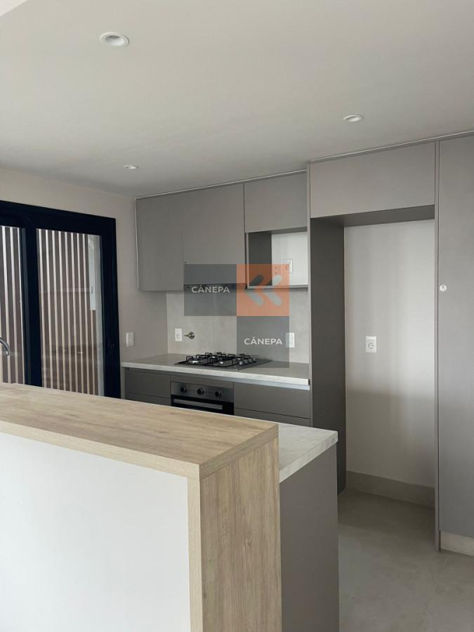 Foto de Venta apartamento 3 dormitorios + jardín con parrillero en Carrasco, imagen 1