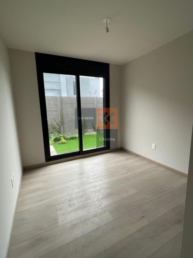 Foto de Venta apartamento 3 dormitorios + jardín con parrillero en Carrasco, imagen 2