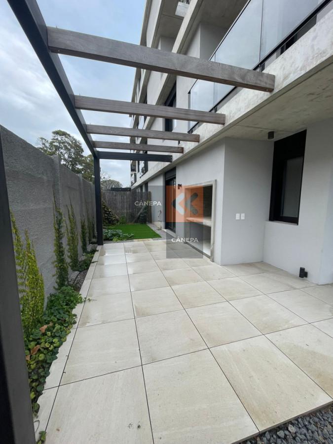 Foto de Venta apartamento 3 dormitorios + jardín con parrillero en Carrasco, imagen 3