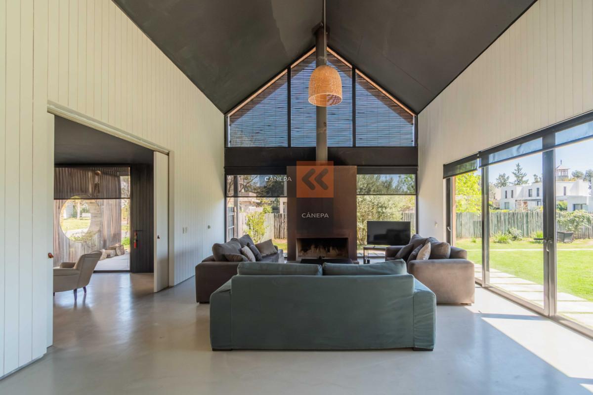 Foto de Venta divina casa de 4 dormitorios con un diseño único en barrio, imagen 1