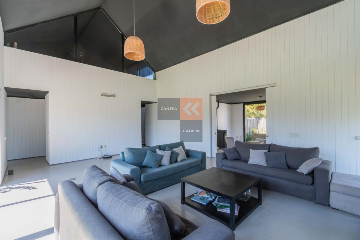 Foto de Venta divina casa de 4 dormitorios con un diseño único en barrio, imagen 4