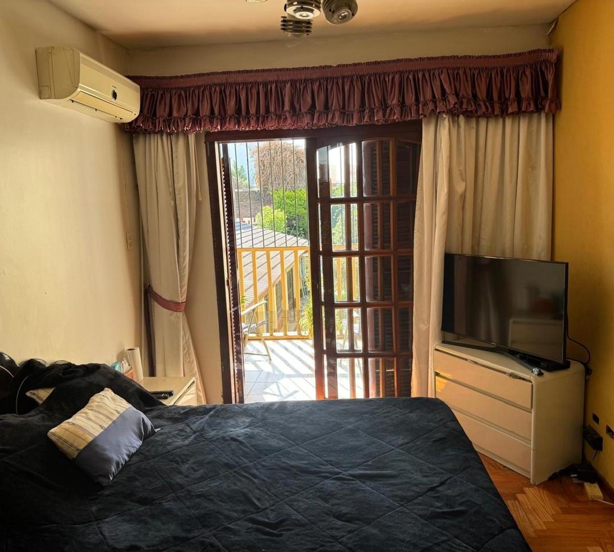 Foto de challet de 4 ambientes con cochera terraza, patio y quincho, imagen 3