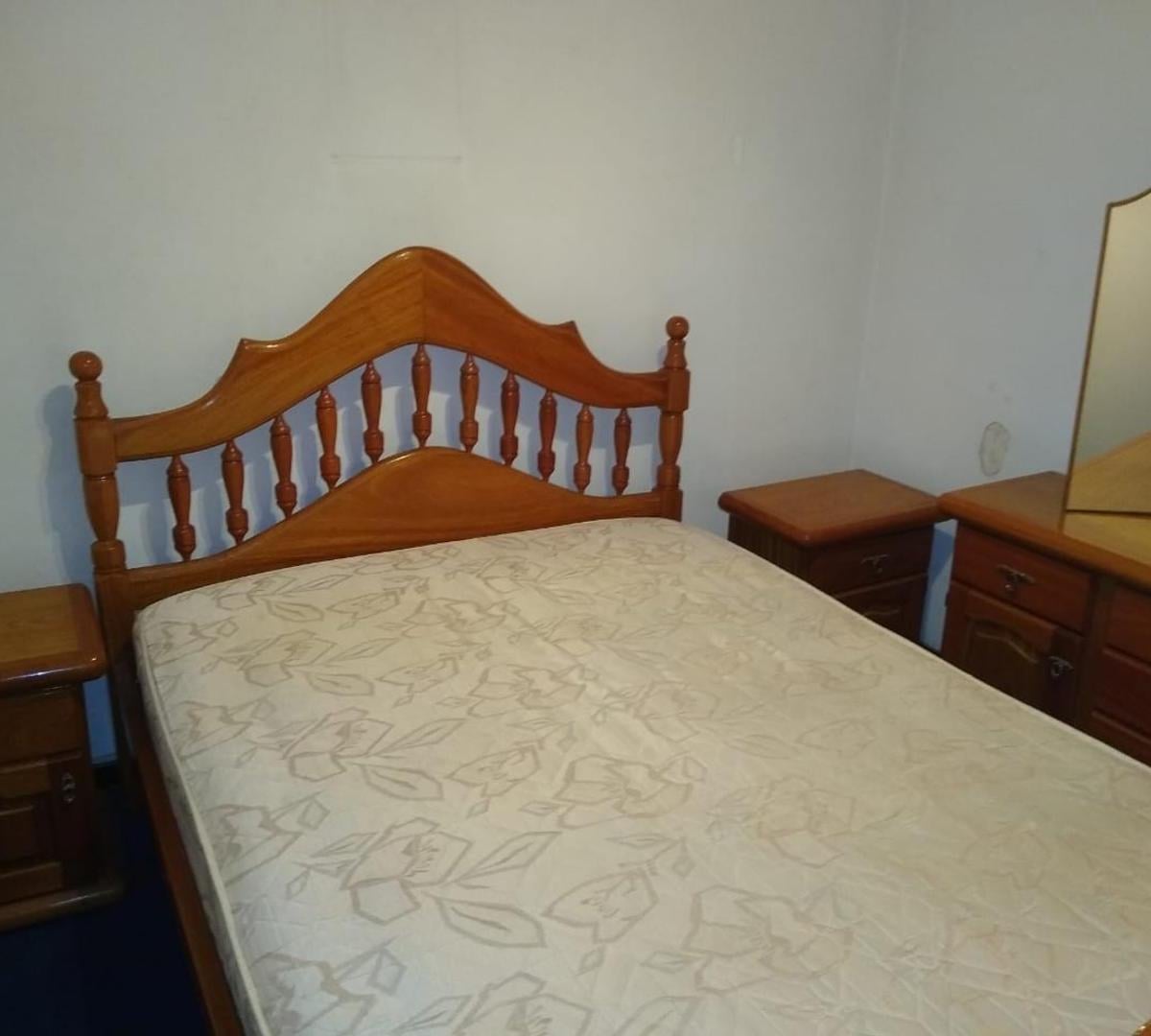Departamento de 2 ambientes lateral con espacio guardacoche