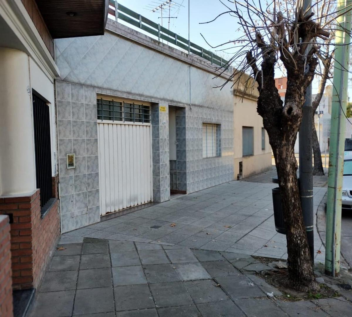 Casa 4 Amb. 2 Baños Gran Patio y Cochera 2