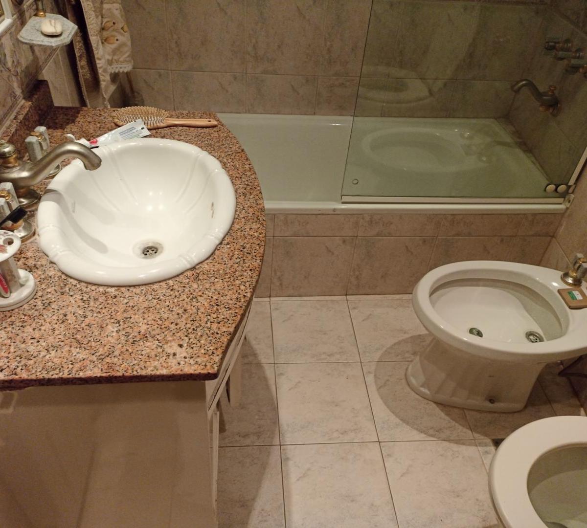 Chalet de 5 Amb. 2 Cocheras Patio, Piscina, Tza. y Quincho 5