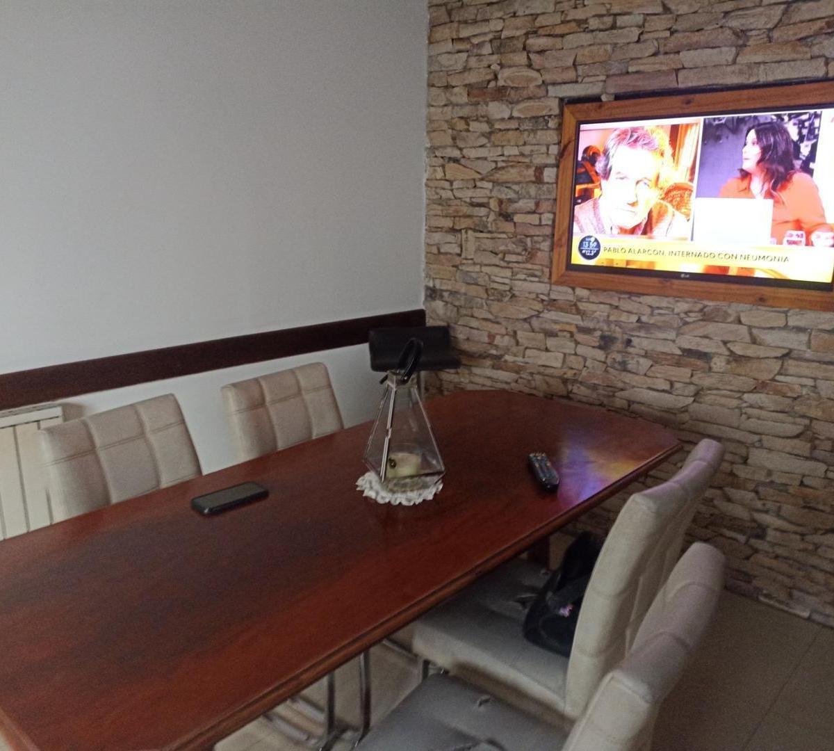Chalet de 5 Amb. 2 Cocheras Patio, Piscina, Tza. y Quincho 2