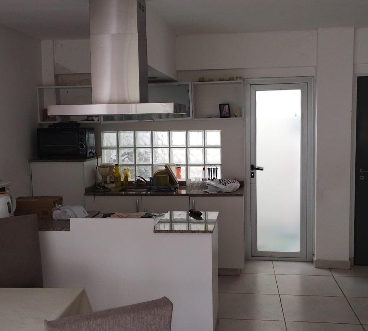 Dpto. de 3 Ambientes con Balcon Corrido 2 Baños y Cochera 1