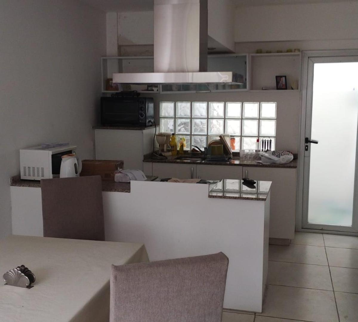 Dpto. de 3 Ambientes con Balcon Corrido 2 Baños y Cochera 3