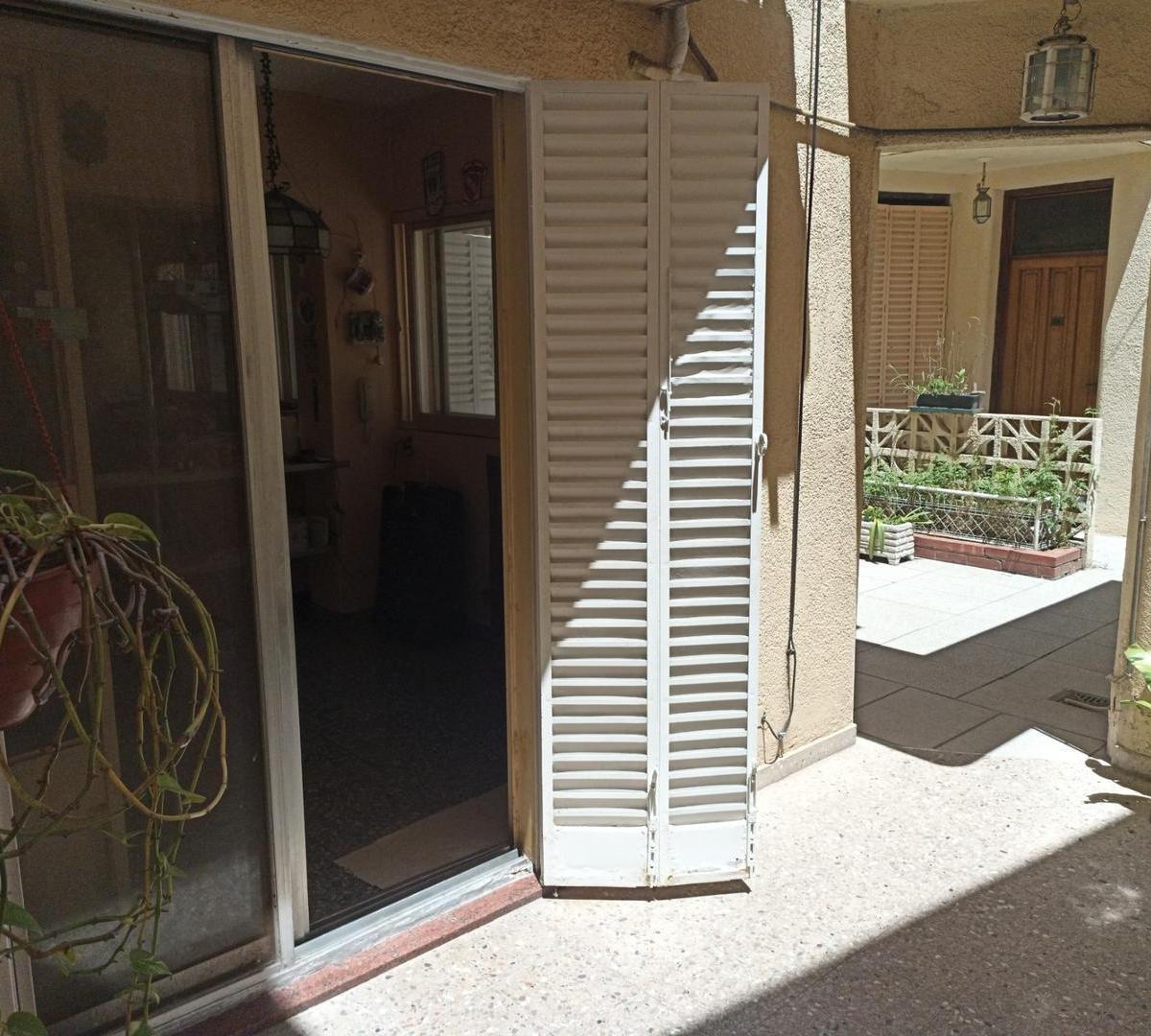 Casa de 5 Ambientes con Cochera, Patio, Terraza y Quincho 4