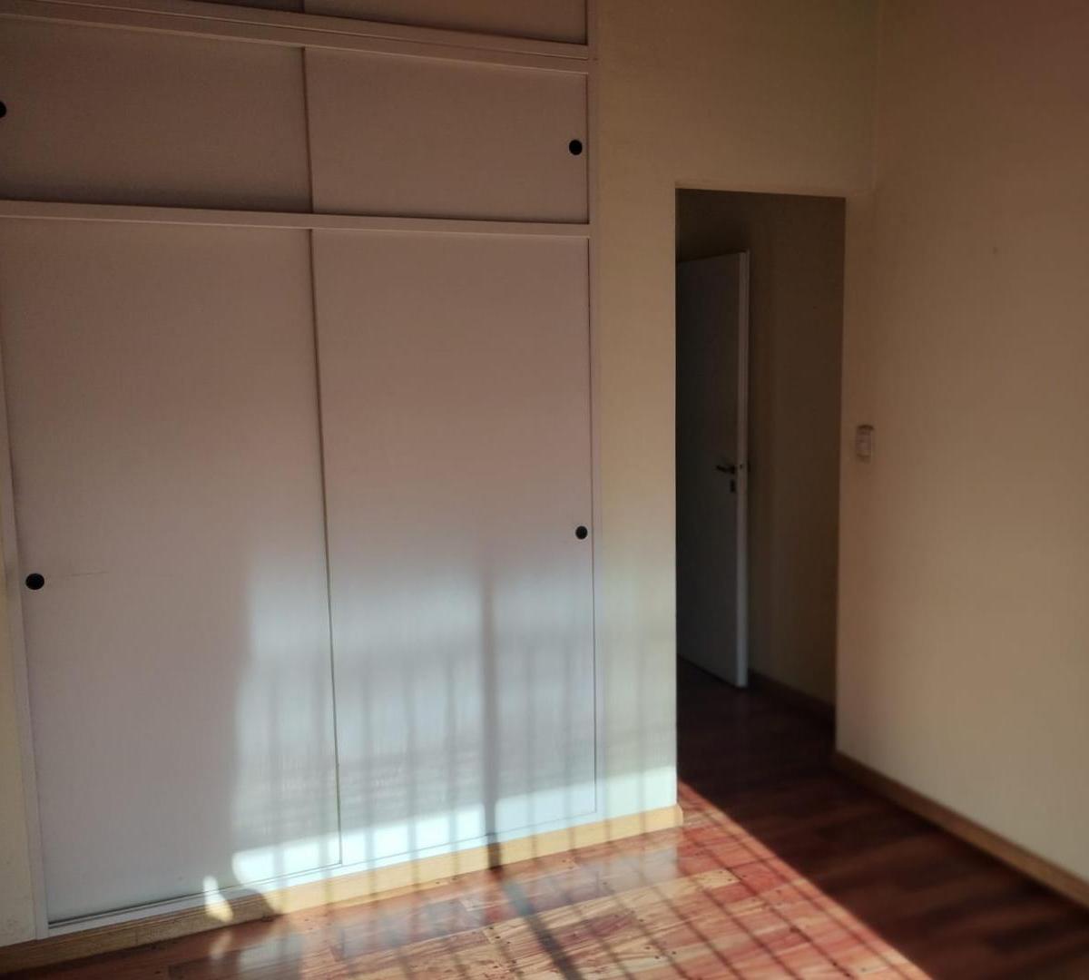 Dúplex de 4 Ambientes con 3 Baños y Cochera. 5