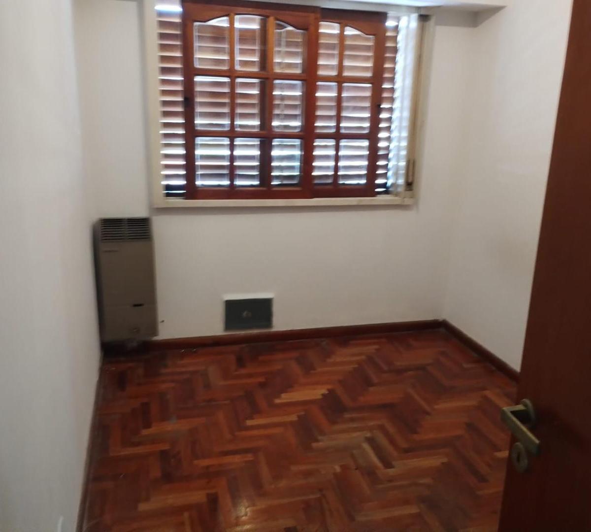 Departsmento 4 Ambientes con Cochera con Balcon 5