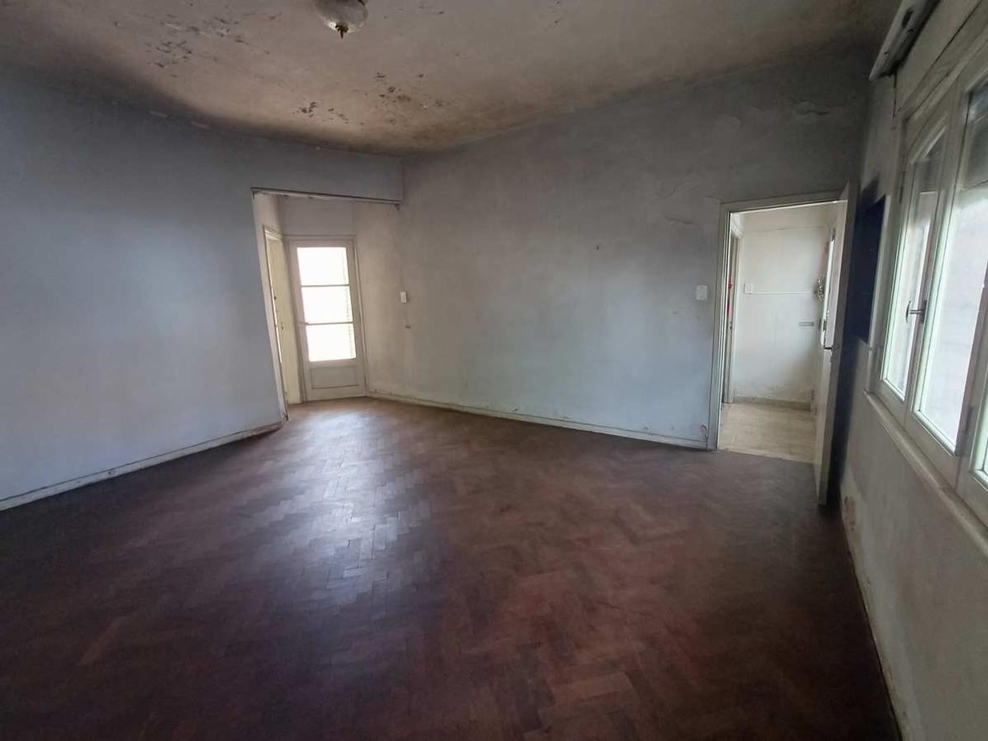 Foto de Casa a Refaccionar en lote propio, imagen 2