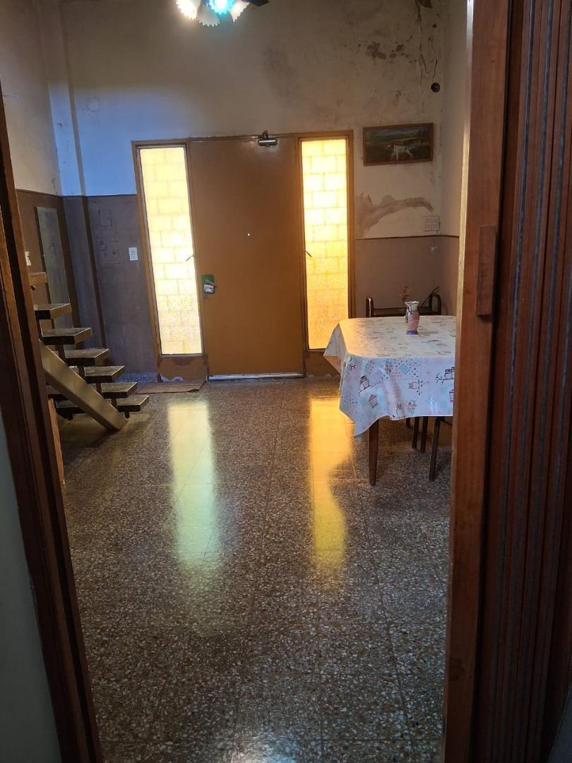 Foto de PH de 4 ambientes c/ 2 baños y terraza., imagen 1