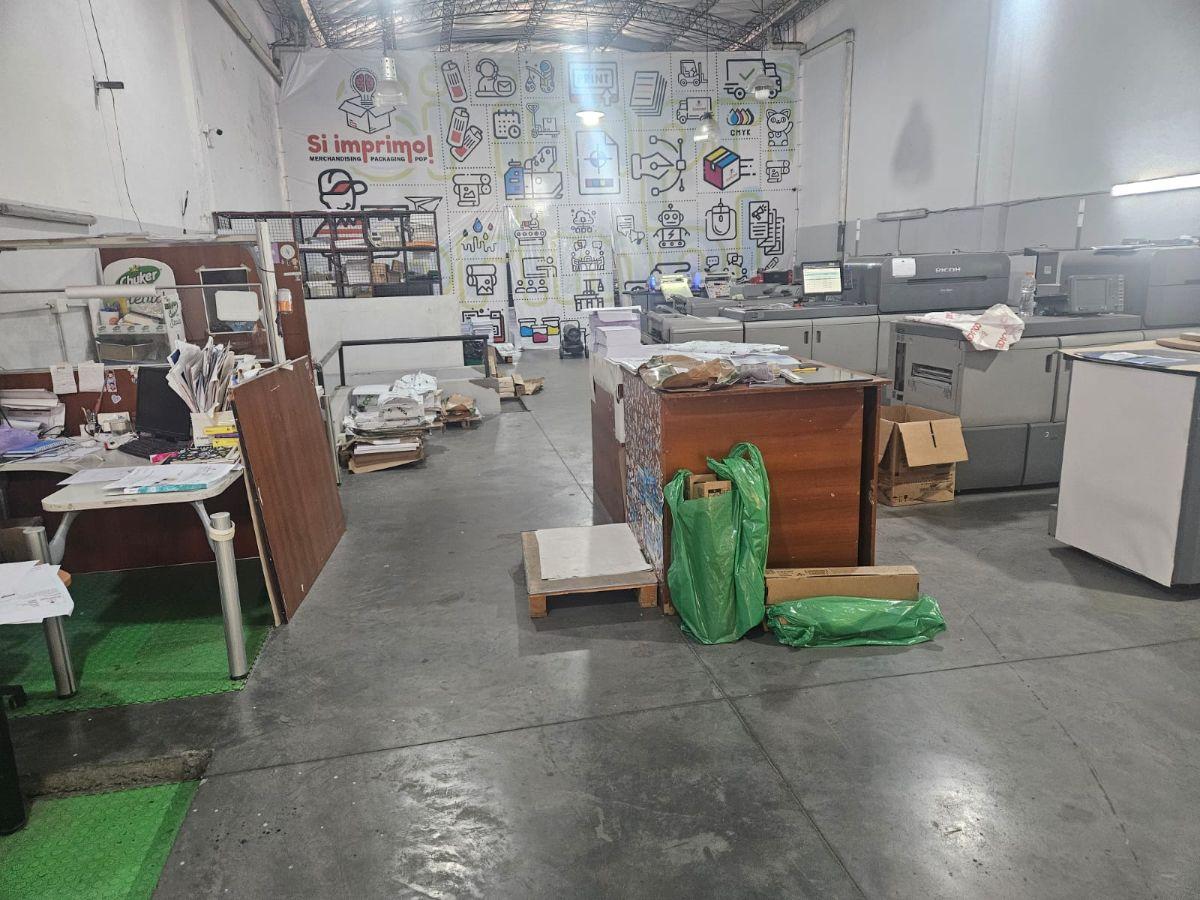 Foto de !!!!!!Venta Galpon en Pompeya/Parque Patricios con Oficinas, imagen 4
