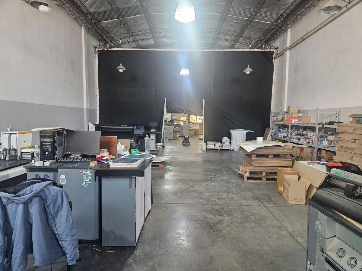 Foto de !!!!!!Venta Galpon en Pompeya/Parque Patricios con Oficinas, imagen 2