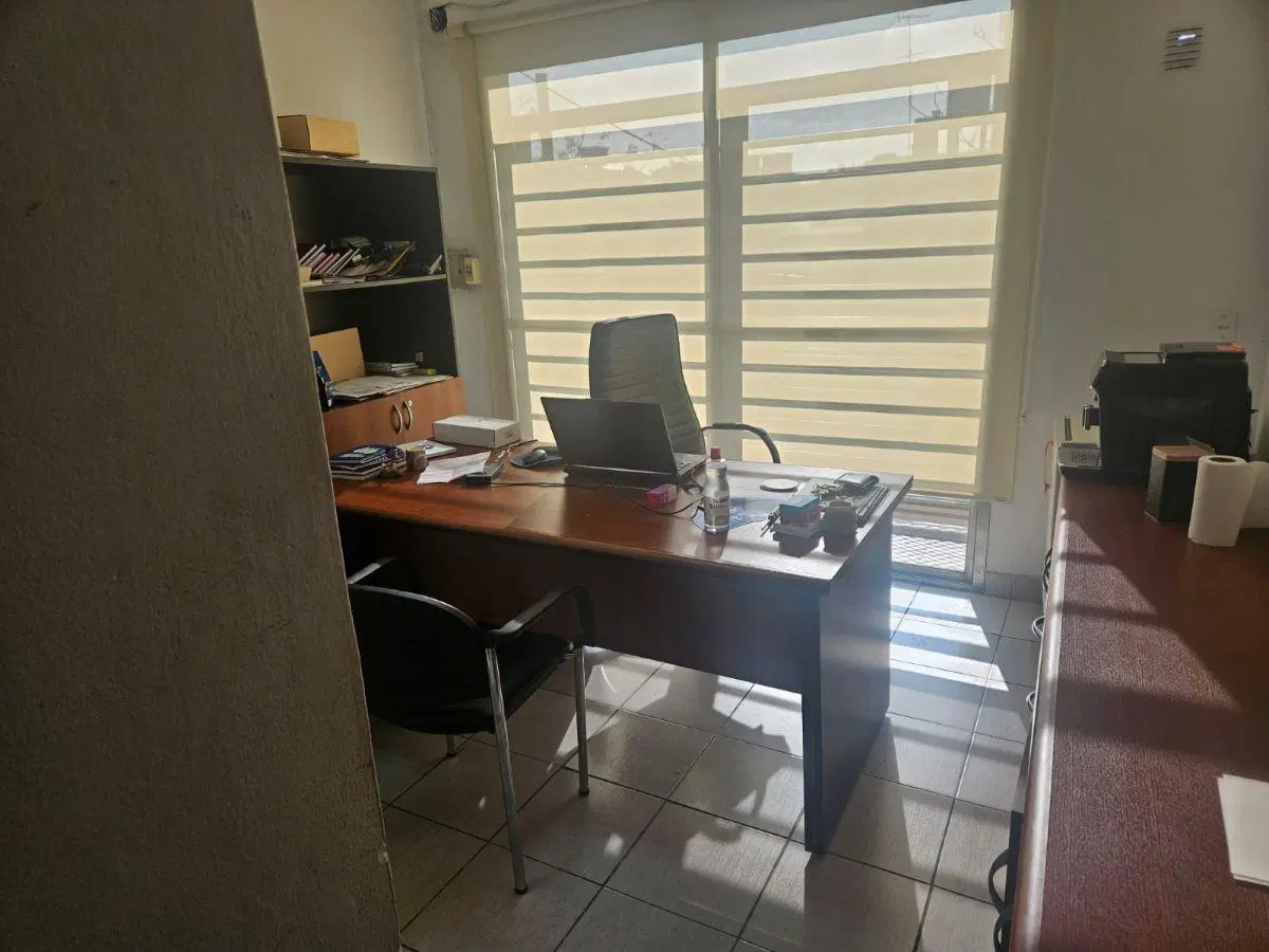 !!!!!!Venta Galpon en Pompeya/Parque Patricios con Oficinas IMPECABLE!!!!!! 2