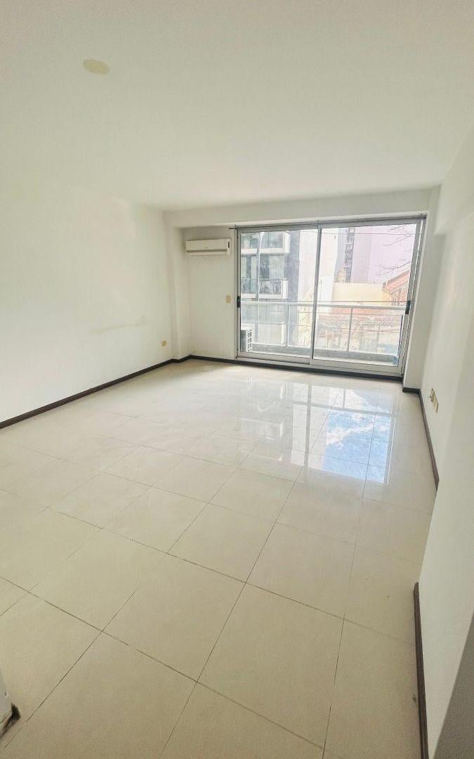 Foto de Monoambiente de 35 m² - Balcon al frente- Luminoso- aireacondicionado, imagen 3