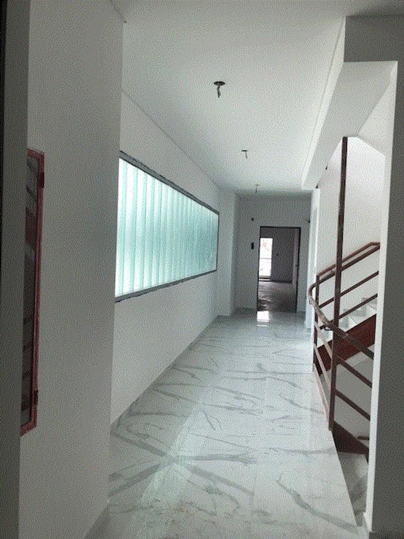 Foto de VENTA DEPARTAMENTO DE 3 AMBIENTES /BALCON , COCHERA, AL FRENTE VILLA, imagen 5
