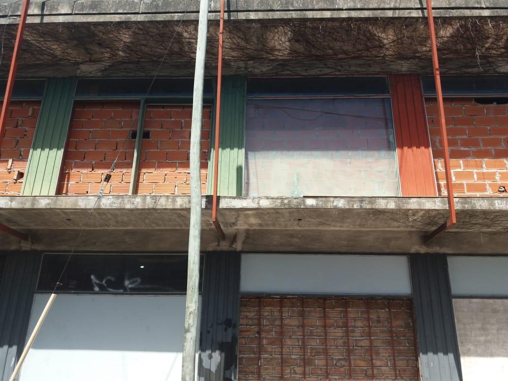 LOTE IRREGULAR EN ESQ. DE 13,35 X 22,72 M2. V.SARMIENTO, MORON