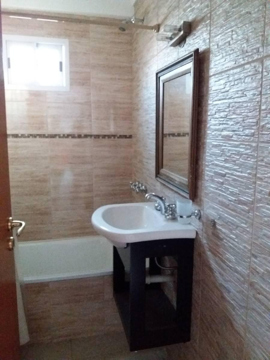 Foto de RETASADO !!!HERMOSO SEMIPISO DE 2 AMBIENTES AL FRENTE Y COCHERA, LINIERS, imagen 2