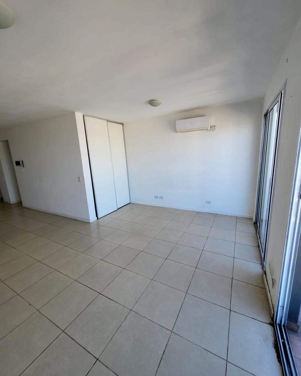 Foto de VENTA CON RENTA !!! MONOAMBIENTE DIVISIBLE CON BALCON, PARQUE AVELLANEDA, imagen 2
