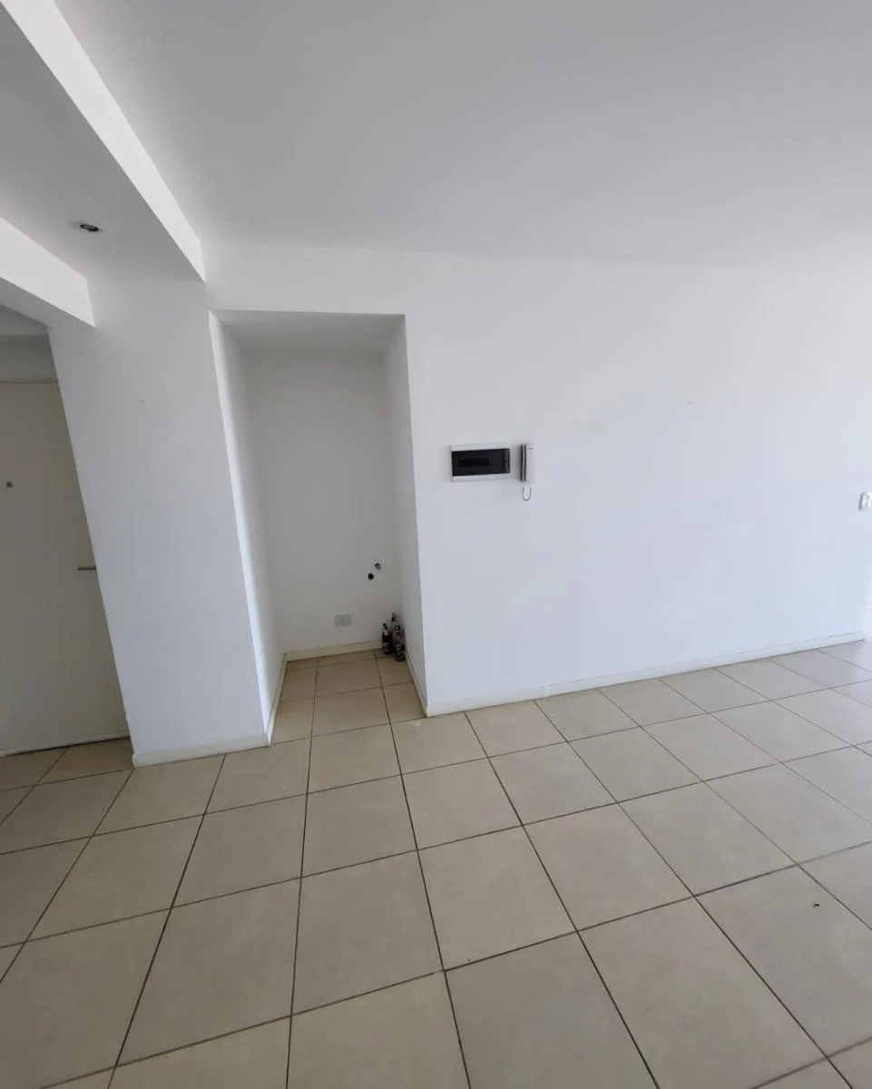 Foto de VENTA CON RENTA !!! MONOAMBIENTE DIVISIBLE CON BALCON, PARQUE AVELLANEDA, imagen 5