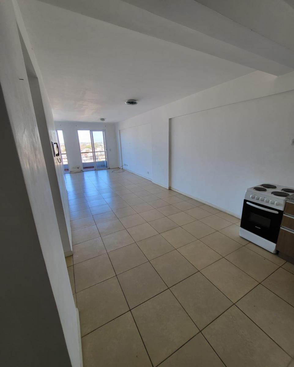 Foto de VENTA CON RENTA !!! MONOAMBIENTE DIVISIBLE CON BALCON, PARQUE AVELLANEDA, imagen 3
