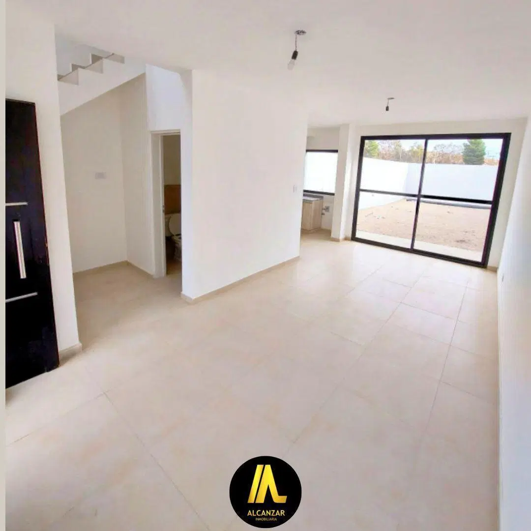 Casa Tipo Duplex con amplio patio e ingreso vehicular 4