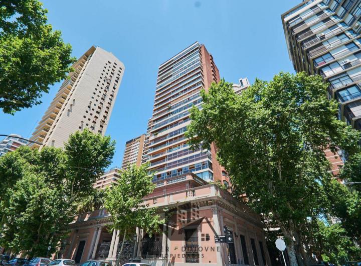Espectacular piso alto en exclusiva Torre! 5 suites, 3 coch. fijas, exc. vista! 1