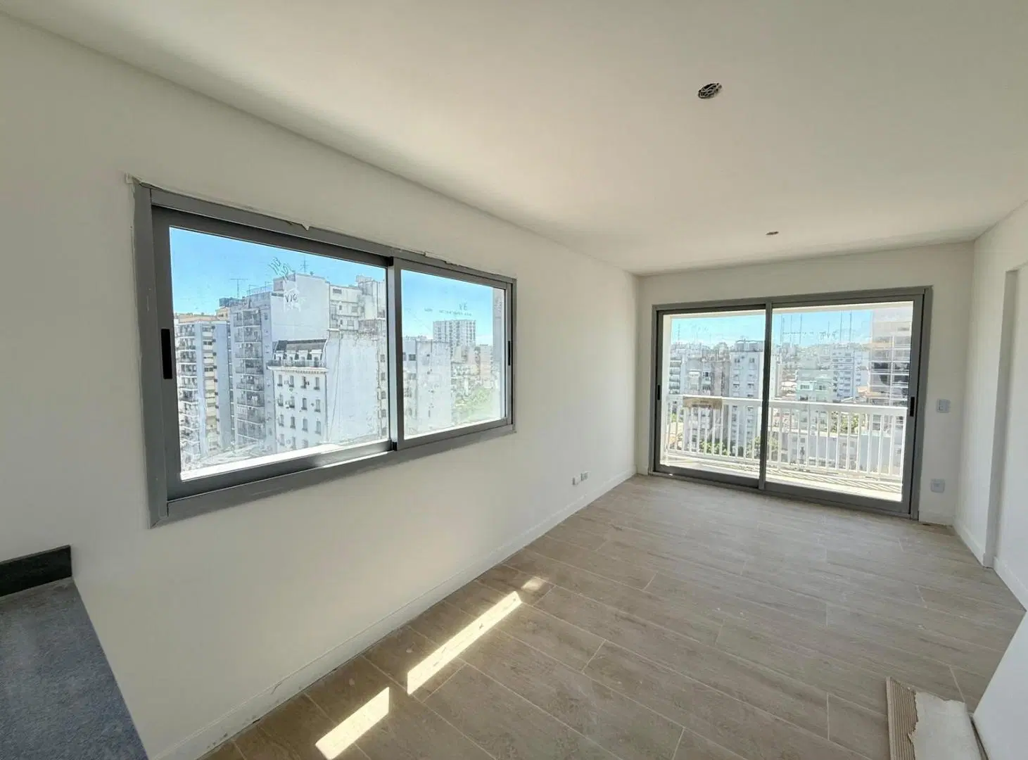 EN VENTA MONSERRAT AMBIENTE Y MEDIO EDIFICIO FULL AMENITIES 5