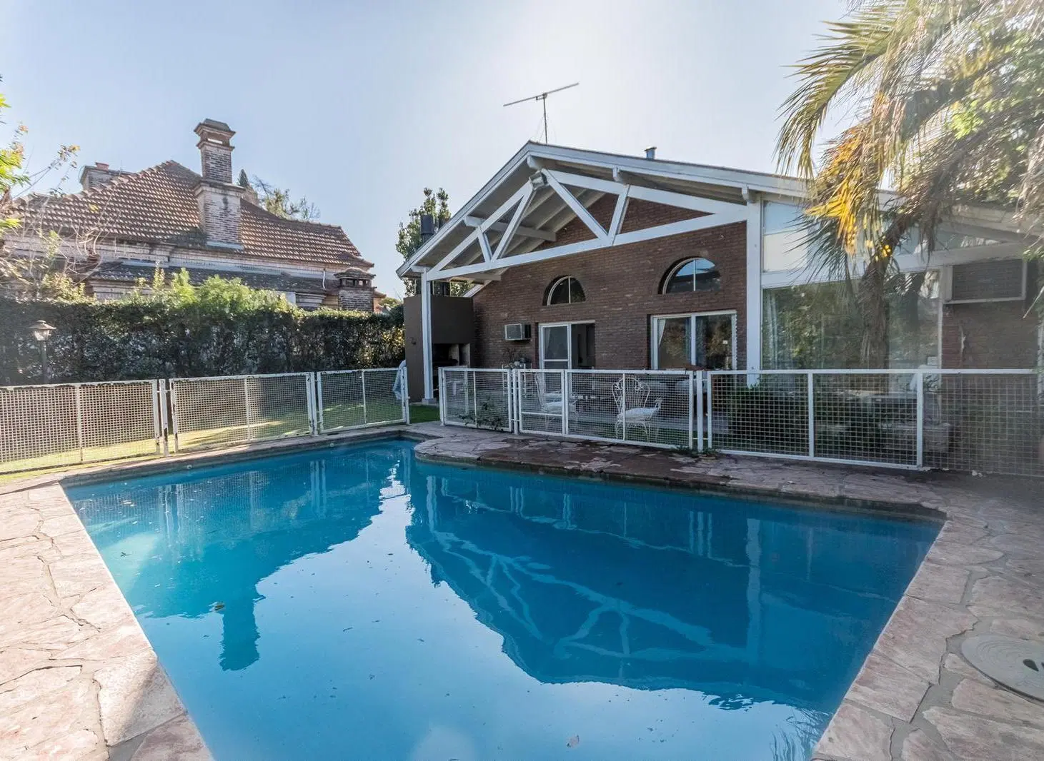 EN VENTA MIRAFLORES CASA SOBRE LOTE CENTRAL, JARDIN ,PILETA 2