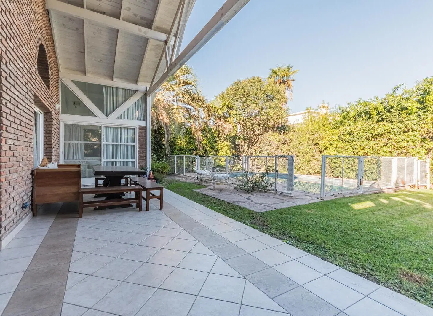 EN VENTA MIRAFLORES CASA SOBRE LOTE CENTRAL, JARDIN ,PILETA 4