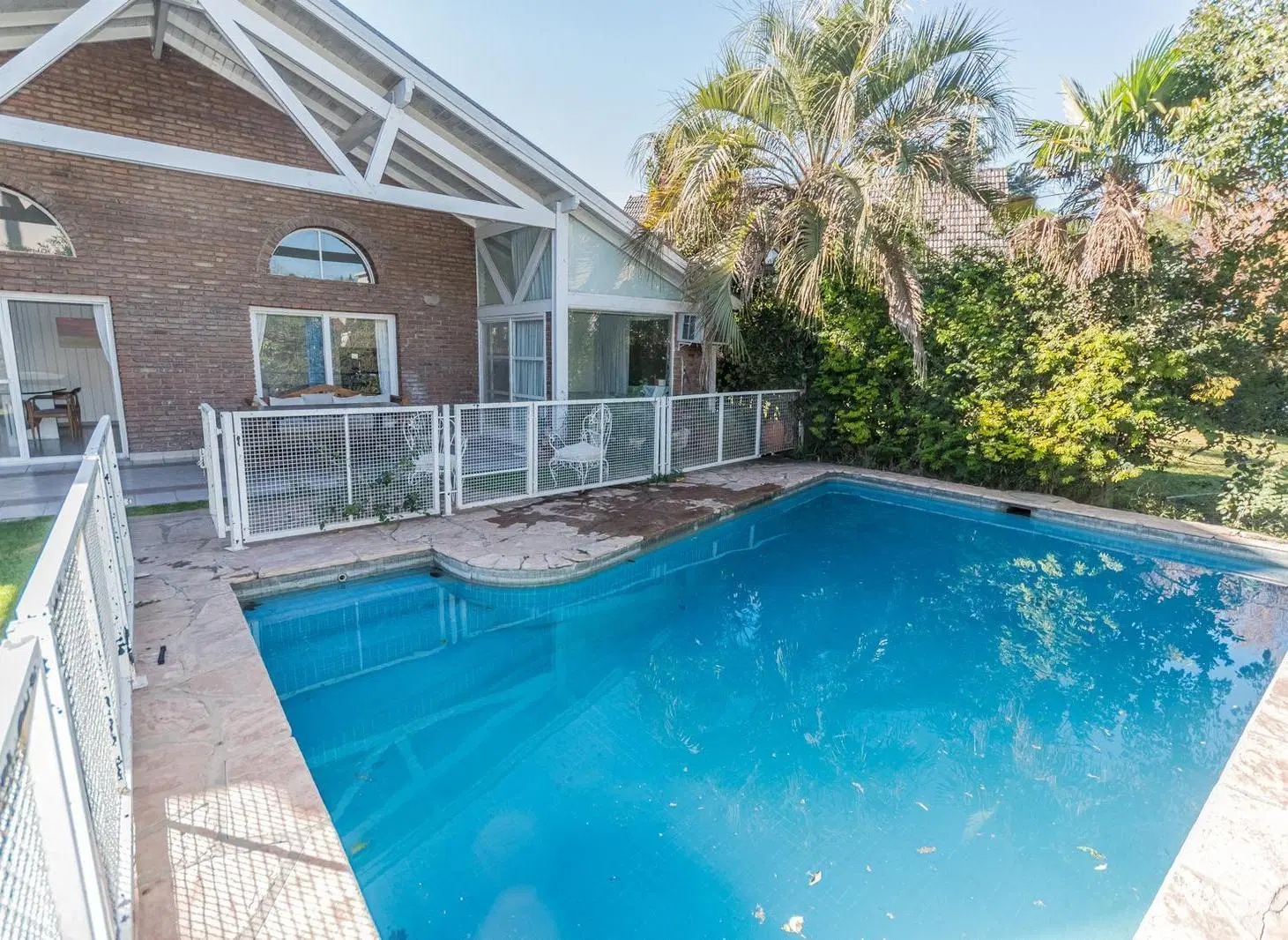 EN VENTA MIRAFLORES CASA SOBRE LOTE CENTRAL, JARDIN ,PILETA 5