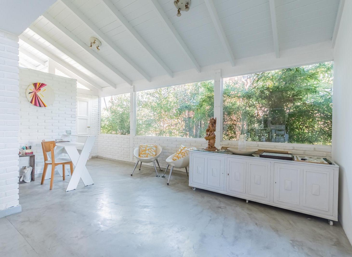 EN VENTA MIRAFLORES CASA SOBRE LOTE CENTRAL, JARDIN ,PILETA