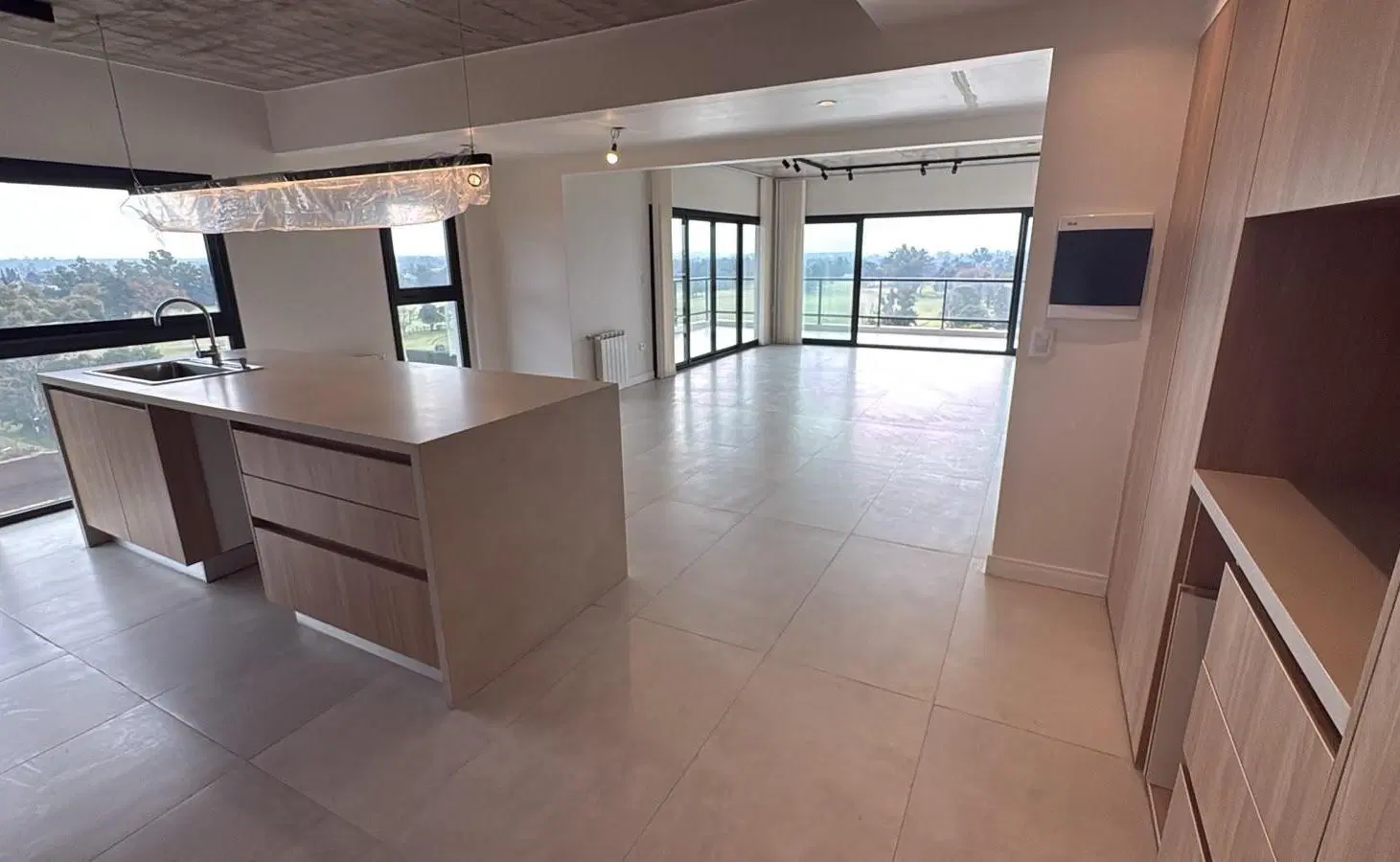 EN VENTA HURLINGHAM 3 AMBIENTES 150 M2, 2 COCHERAS Y BAULERA 2