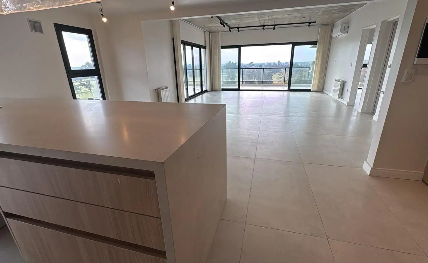 EN VENTA HURLINGHAM 3 AMBIENTES 150 M2, 2 COCHERAS Y BAULERA 4